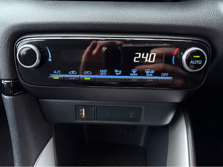 2023 Toyota Yaris 1.5 HYBRID LUNA..rear camera..warranty includedd €16,950