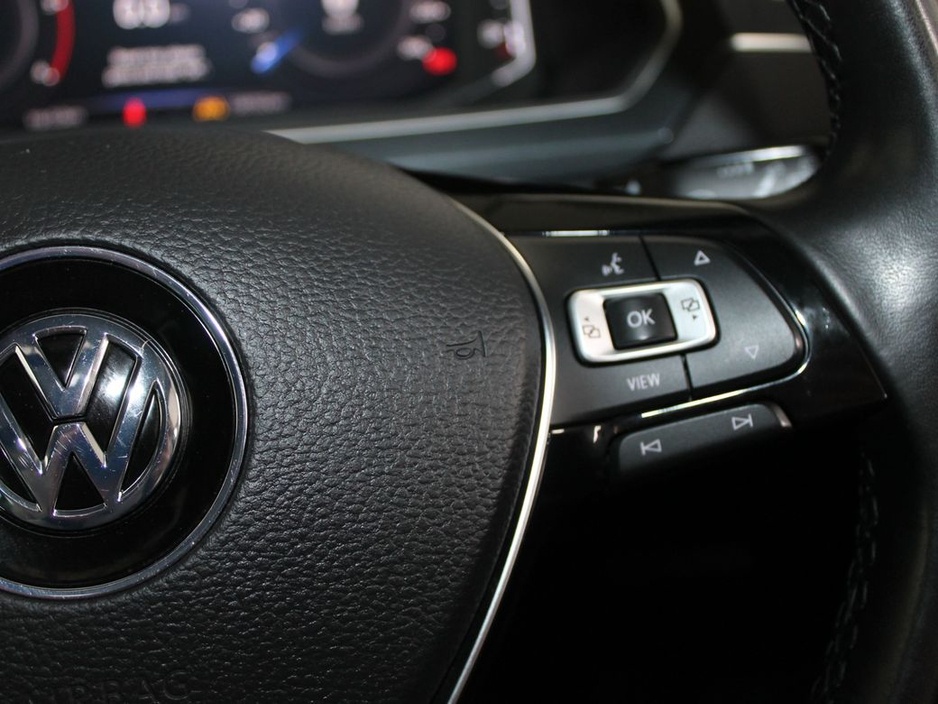 2020 Volkswagen Tiguan - image 25