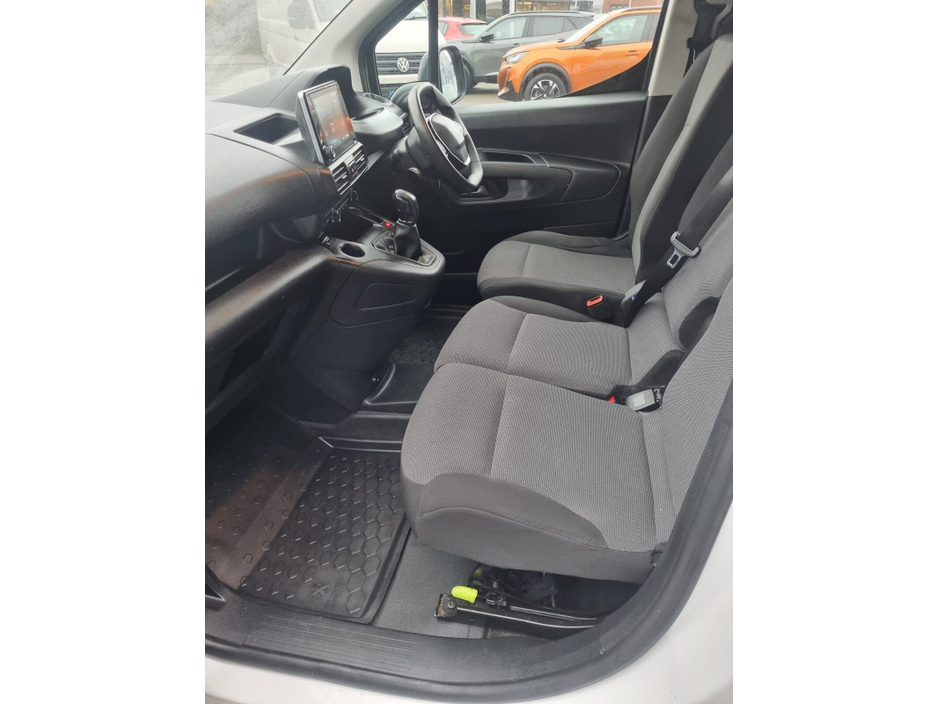 2020 Peugeot Partner  €10,950