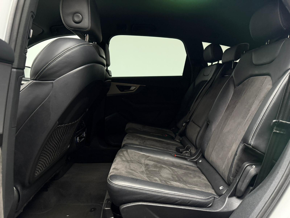 2019 Audi Q7 - image 13