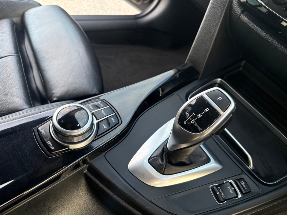 2018 BMW 3 Series - image 18