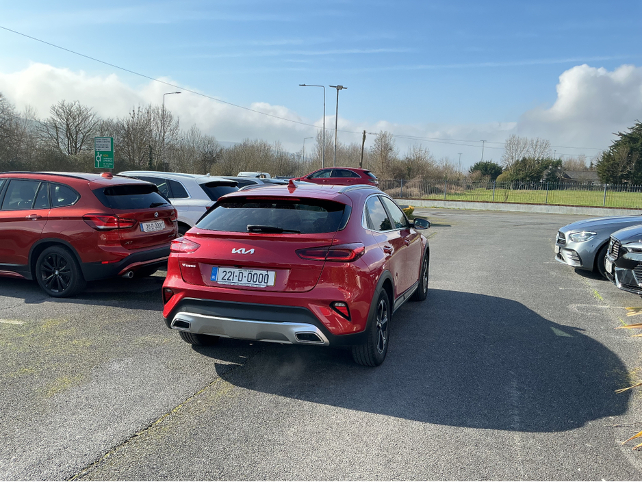 2022 Kia XCeed - image 9