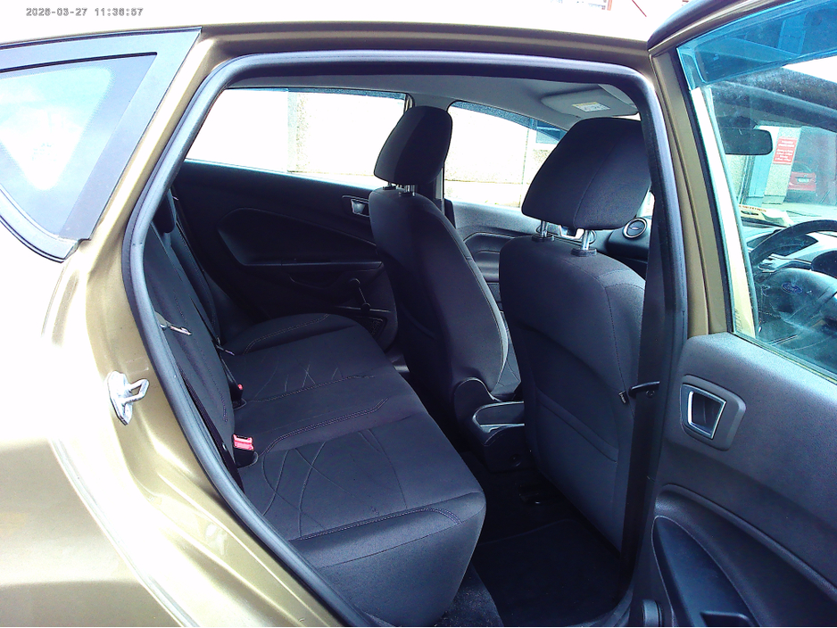 2015 Ford Fiesta - image 7