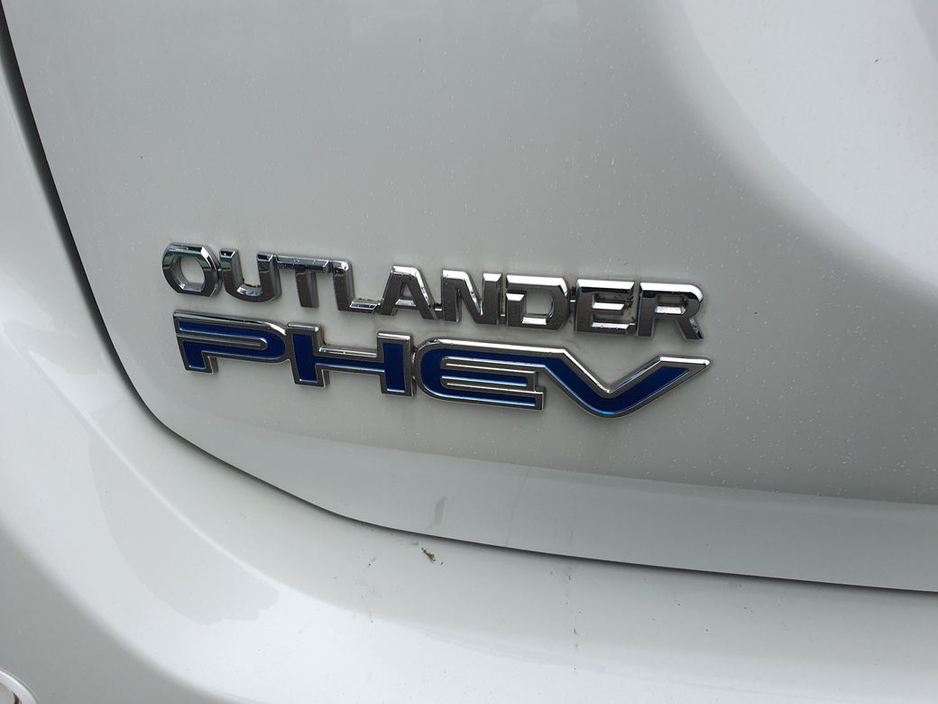 2016 Mitsubishi Outlander - image 28