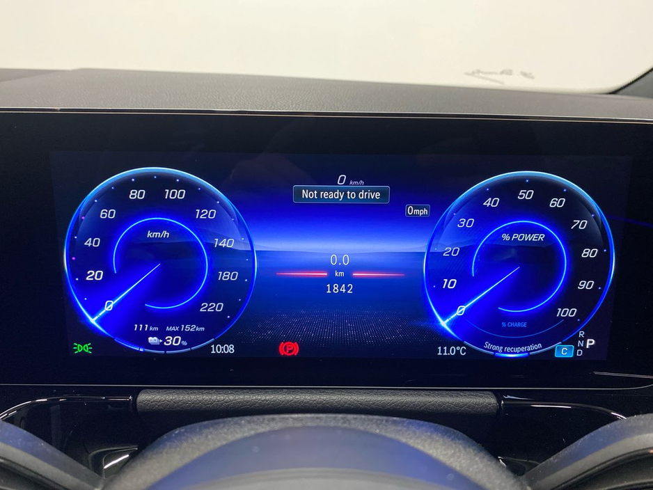 2025 Mercedes-Benz EQA - image 9