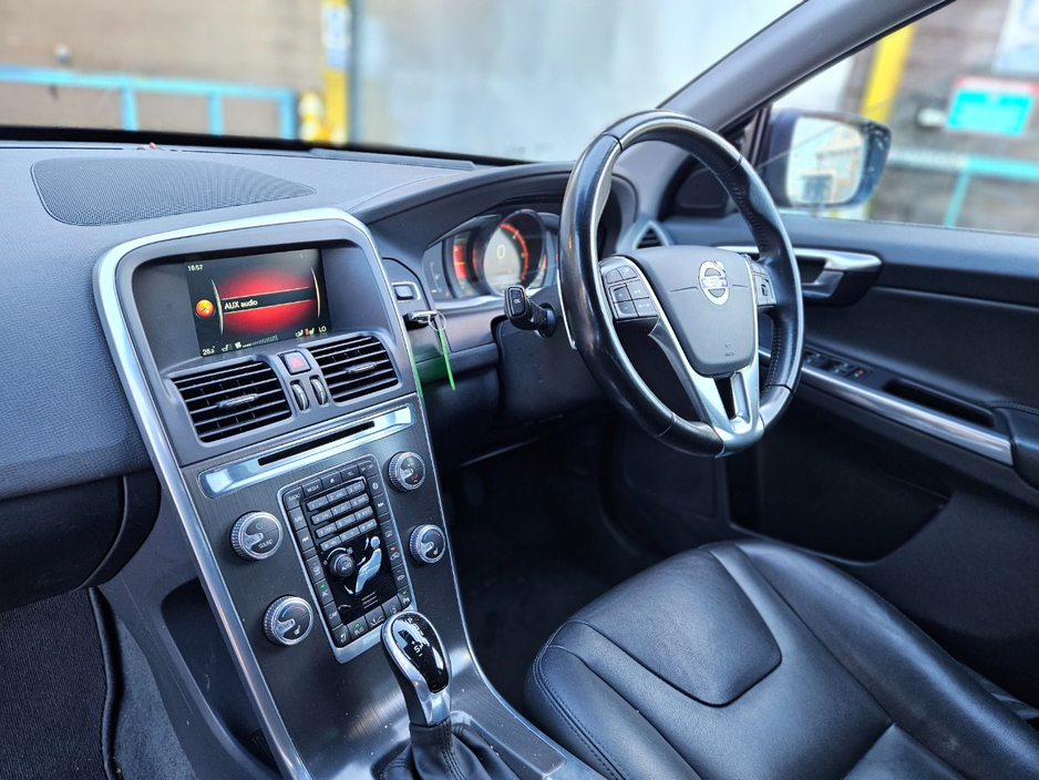 2016 Volvo XC60 - image 11