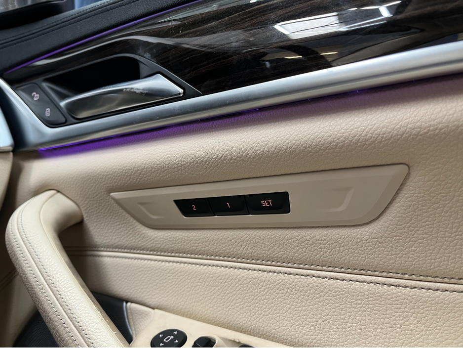 2017 BMW 5 Series - image 14