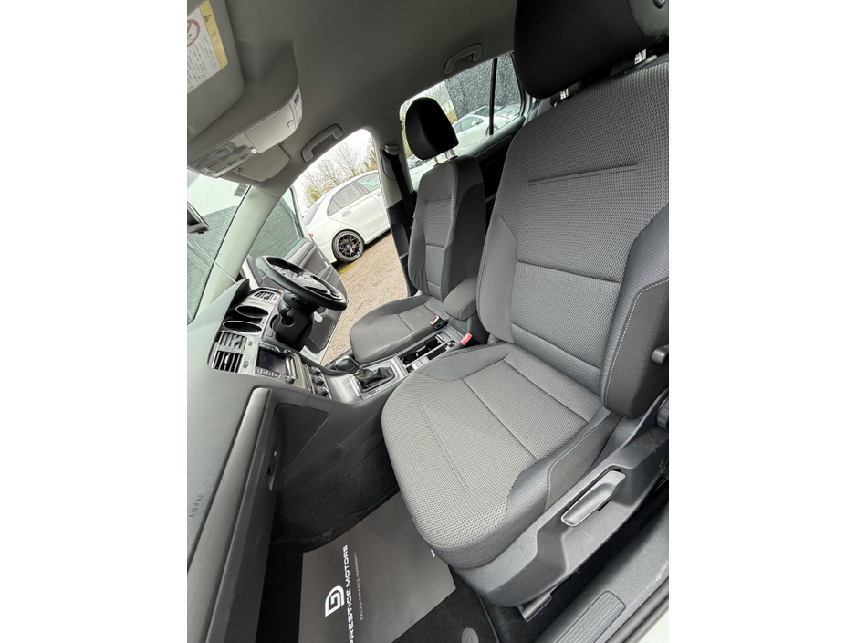 2013 Volkswagen Golf - image 11