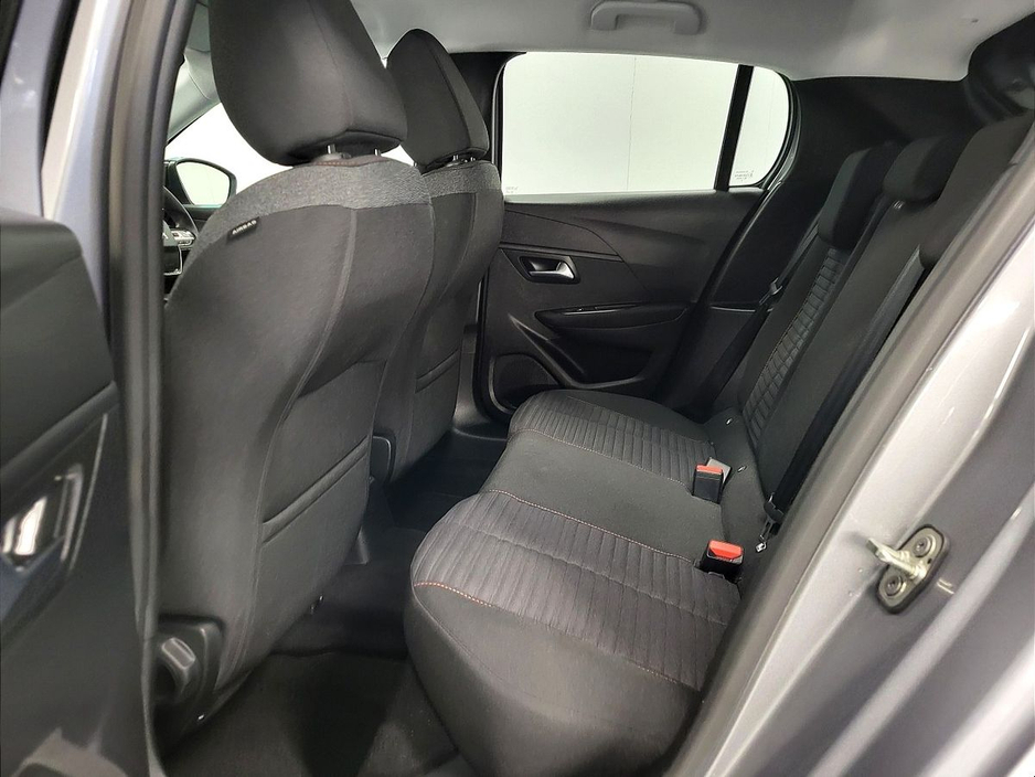 2023 Peugeot 208 - image 8