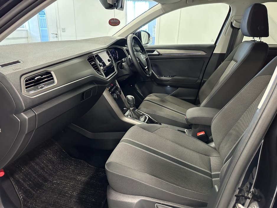 2020 Volkswagen T-Roc - image 32