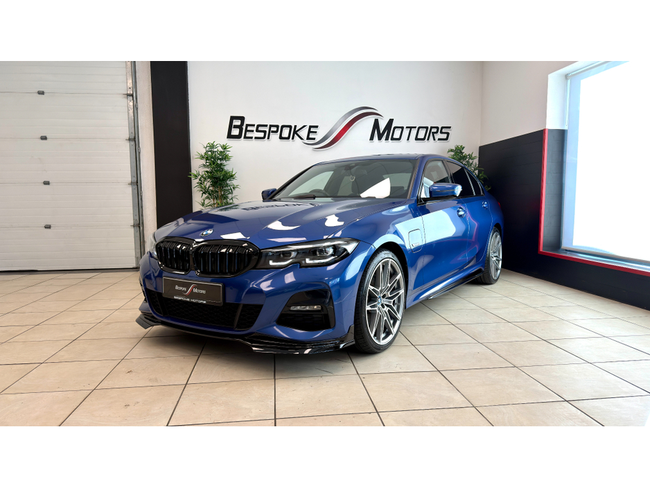 2022 BMW 3 Series - image 17