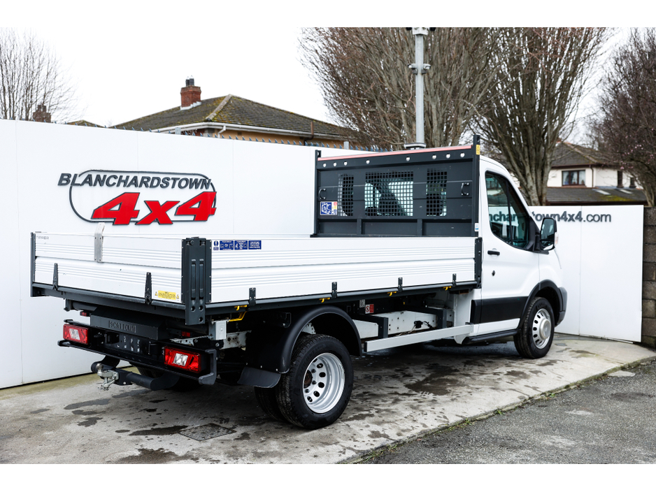 2025 Ford Cargo - image 4