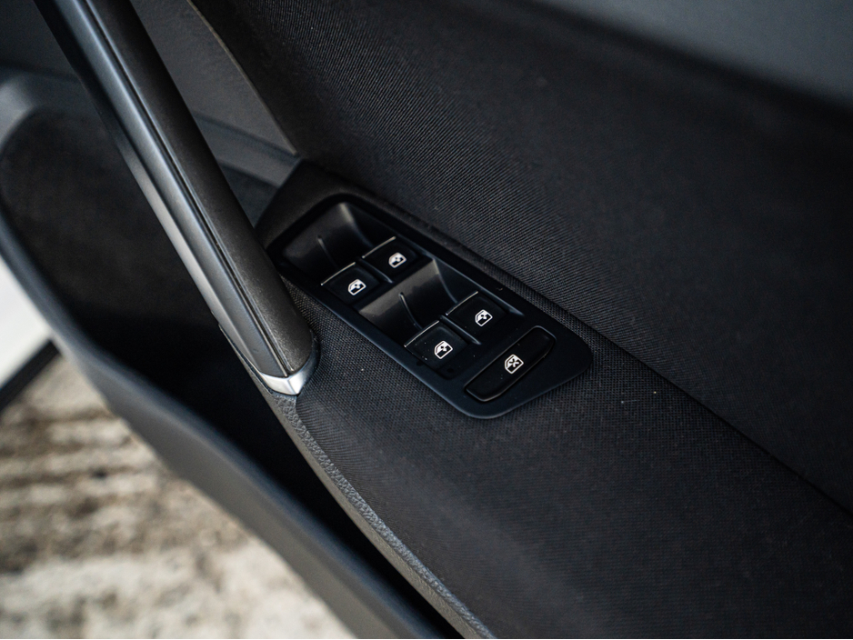 2017 Volkswagen Golf 172 Golf 1.0tsi HIGHLINE/FSH/High spec/1yr warrant €16,888