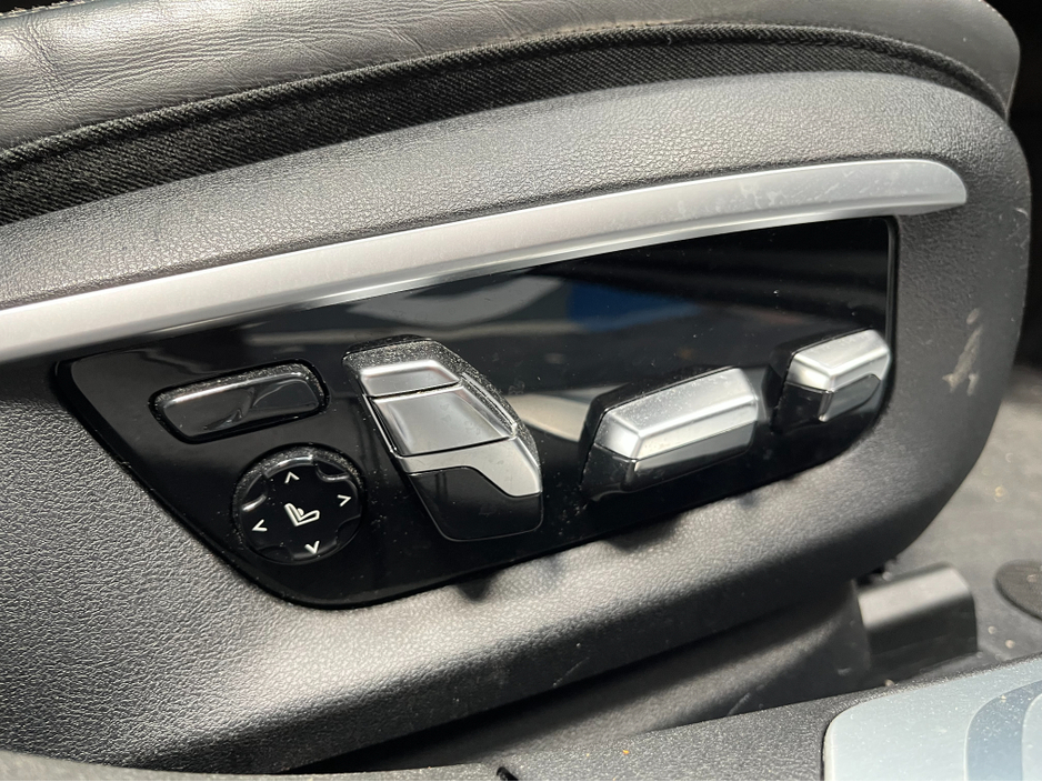 2017 BMW 7 Series - image 12