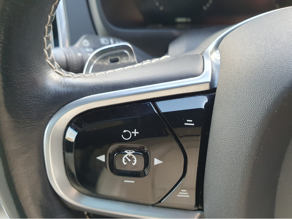 2019 Volvo XC90 - image 23