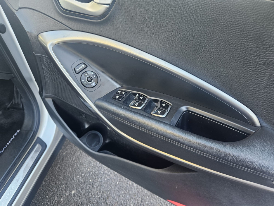 2017 Hyundai Santa Fe - image 21