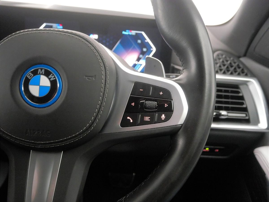 2025 BMW X5 - image 18