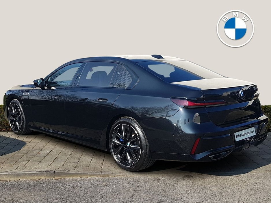 2025 BMW 7 Series - image 2