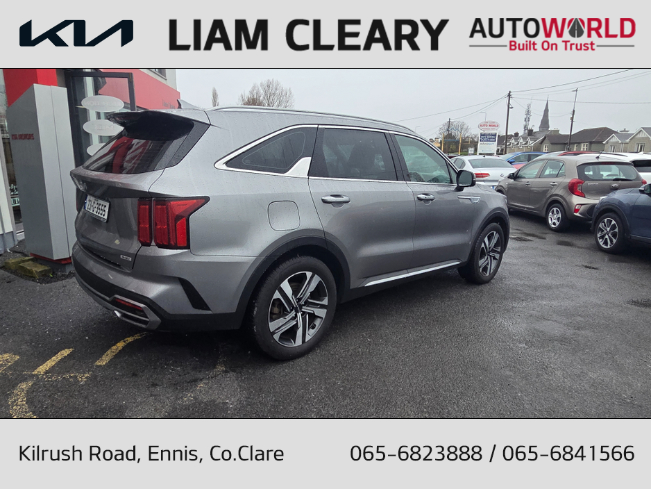 2023 Kia Sorento - image 3