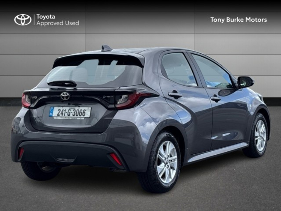 2024 Toyota Yaris - image 2