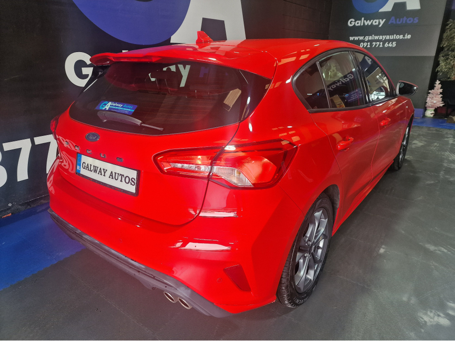 2019 Ford Focus - image 7