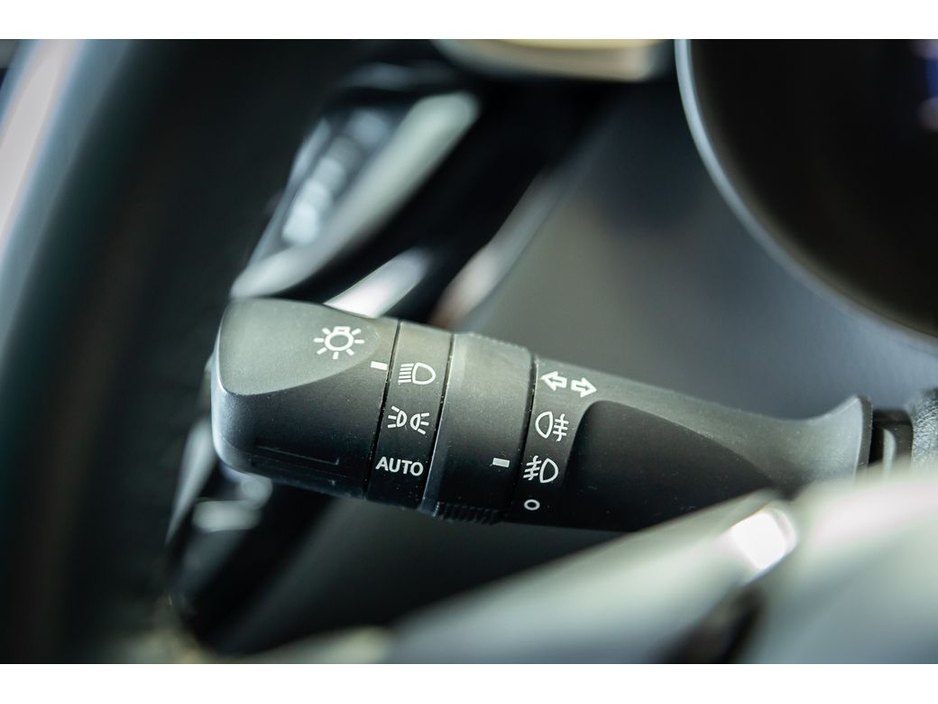 2023 Toyota C-HR SOL HYBRID €26,899