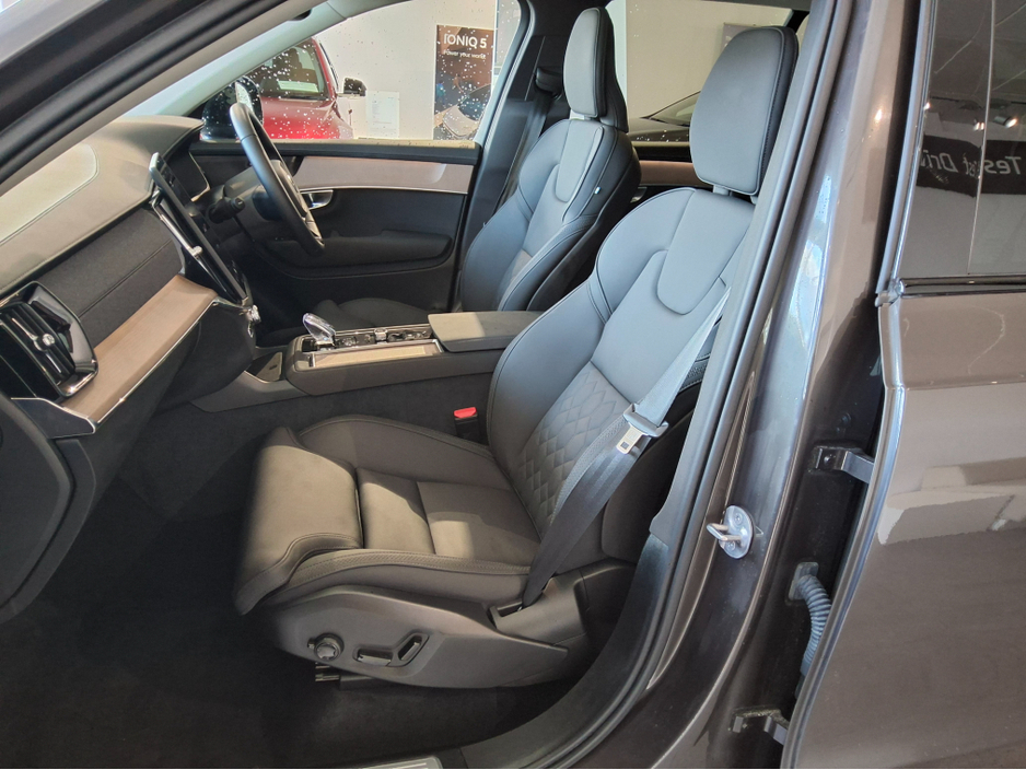 2025 Volvo XC90 T8 PHEV AWD AUTO PLUS - New Model - 7 Seats - Pan Roof - Black Leather -