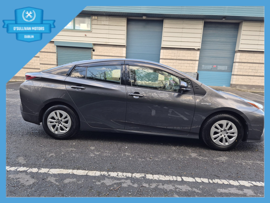 2016 Toyota Prius - image 4