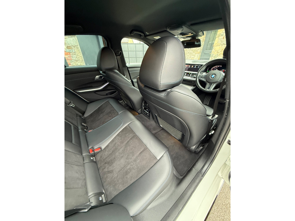 2020 BMW 3 Series - image 19