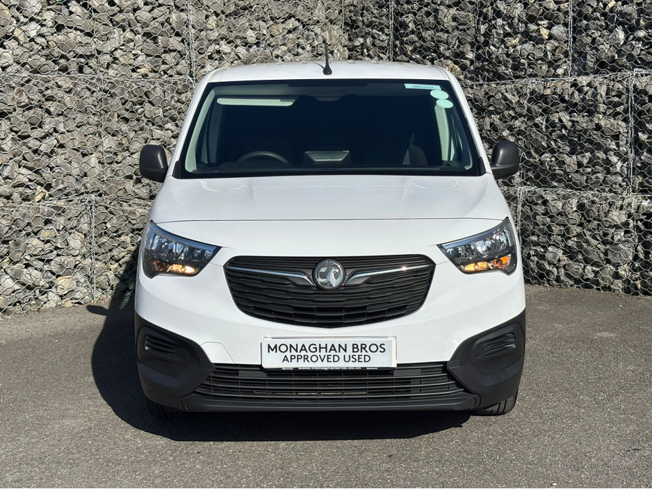 2022 Vauxhall Combo - image 4