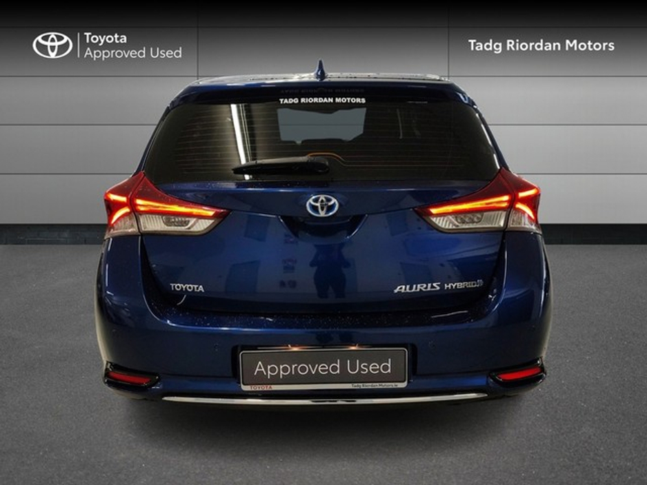 2016 Toyota Auris - image 4