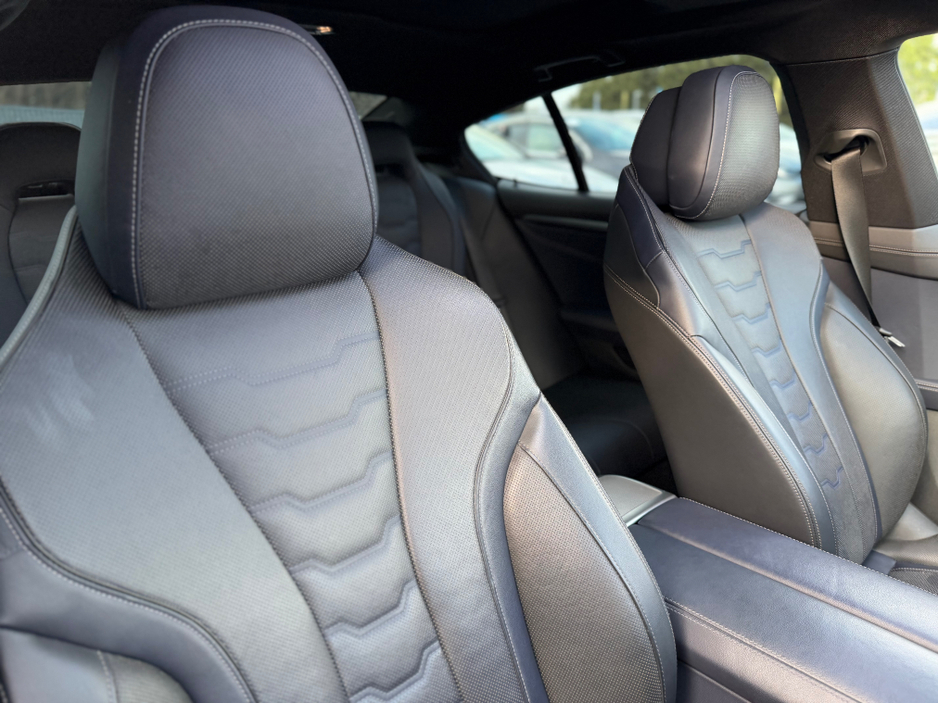 2020 BMW 8 Series - image 15