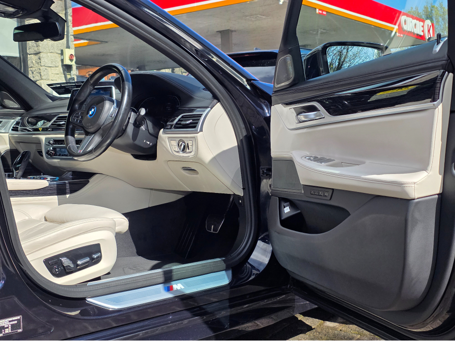 2022 BMW 7 Series - image 10