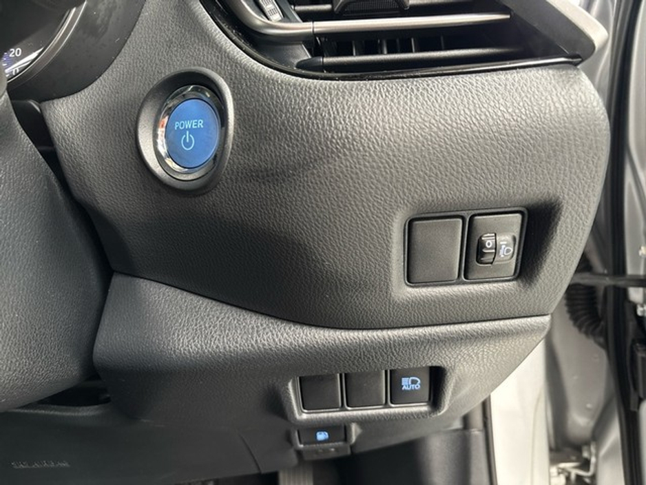 2023 Toyota C-HR - image 15