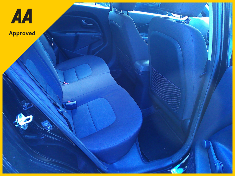 2015 Kia Rio - image 2