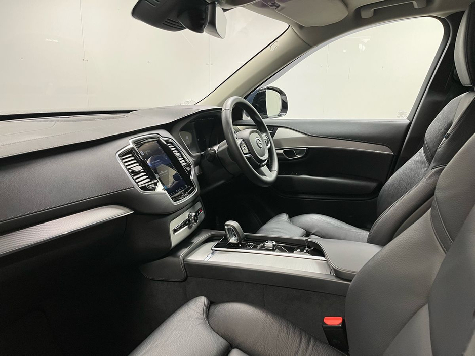 2023 Volvo XC90 - image 6