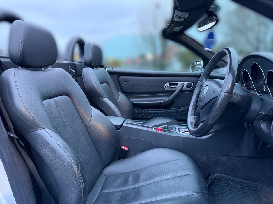 2003 Mercedes-Benz SLK Class - image 9