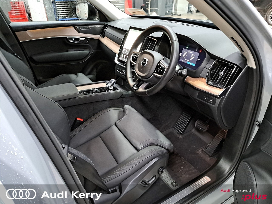 2025 Volvo XC90 - image 14