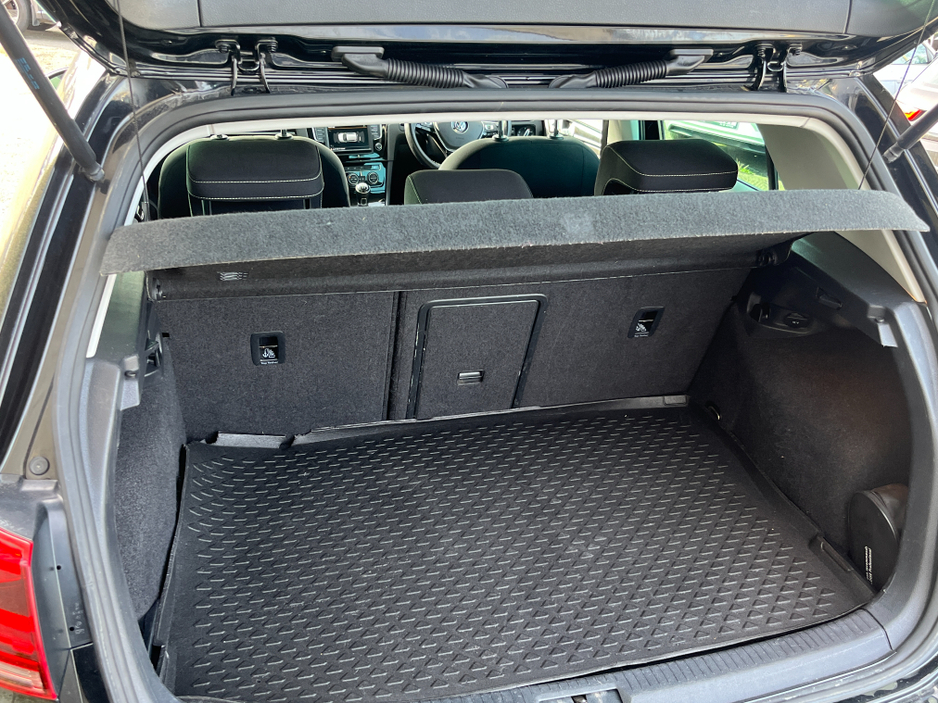 2016 Volkswagen Golf - image 8