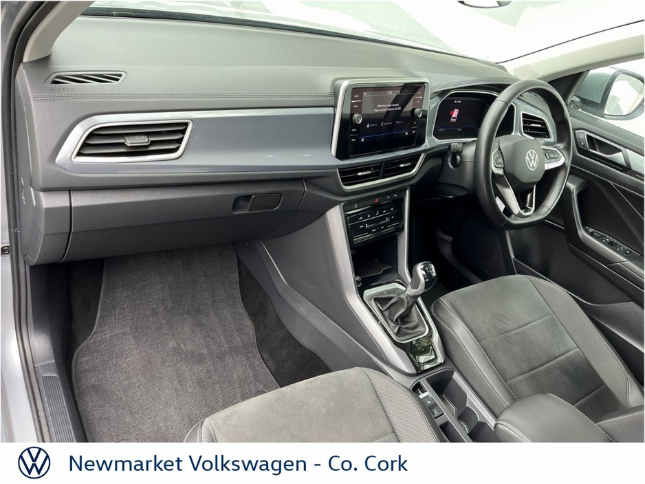 2023 Volkswagen T-Roc - image 24