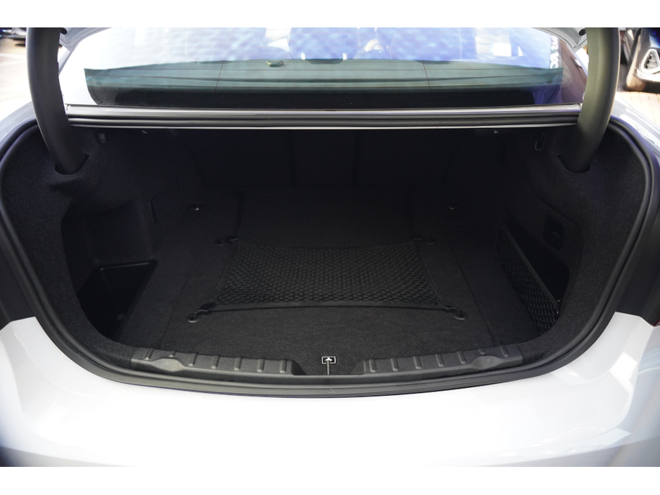 2016 BMW 3 Series - image 21