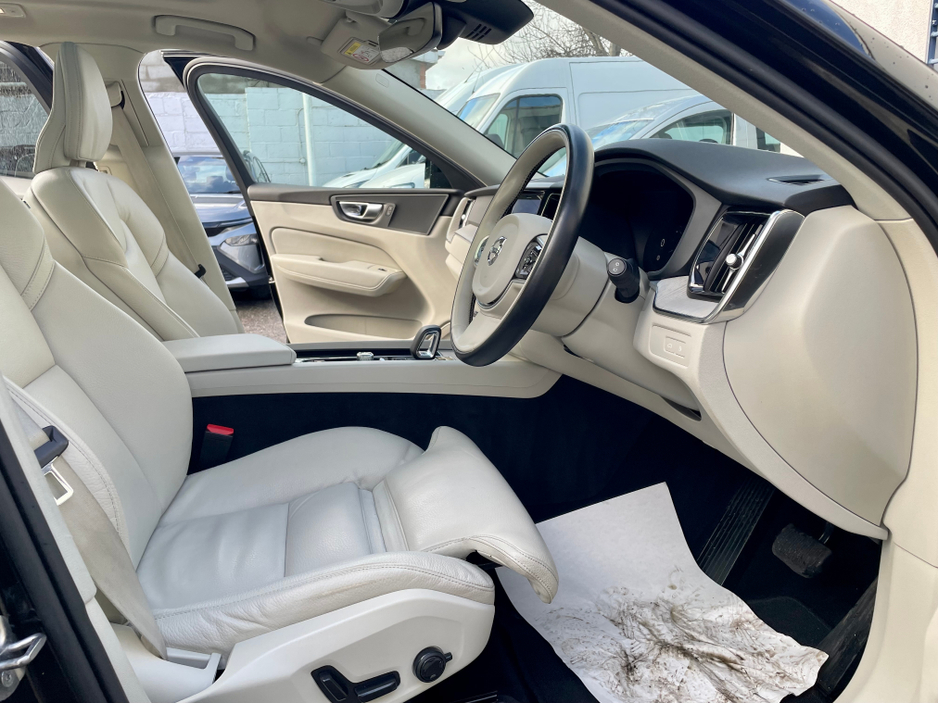 2023 Volvo XC60 T6 RECHARGE PHEV PLUS DARK AWD AUTO 5DR €39,995