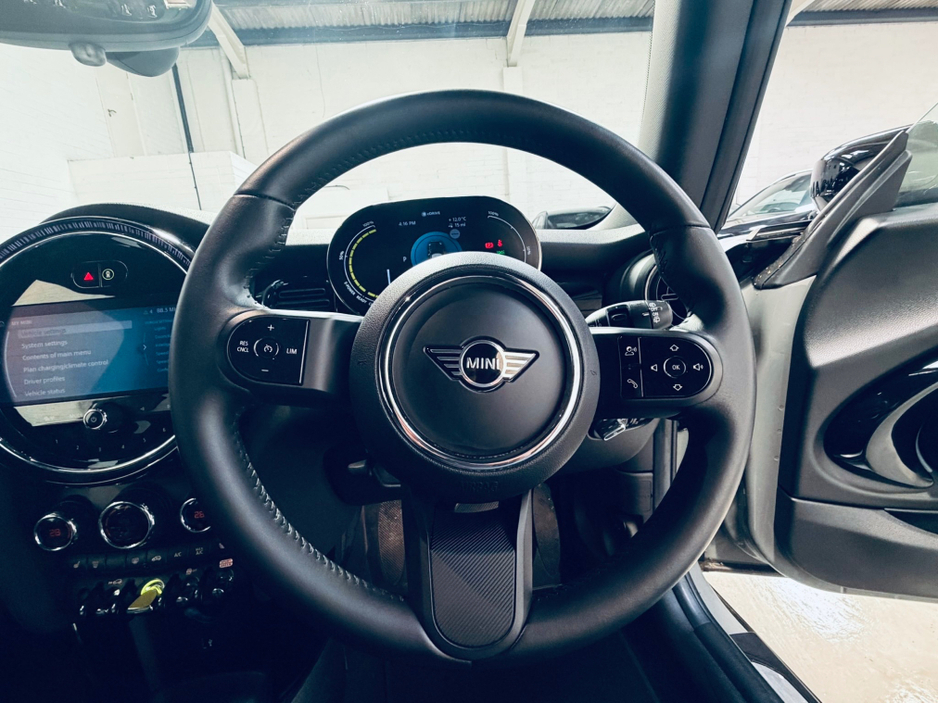 2022 MINI Hatch - image 14