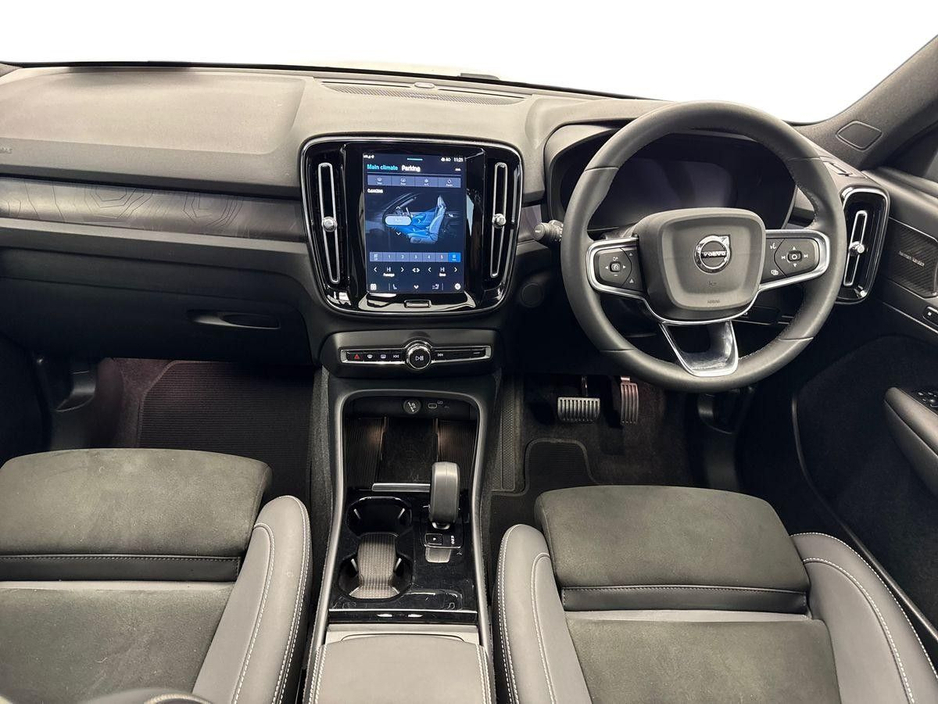 2023 Volvo XC40 - image 8