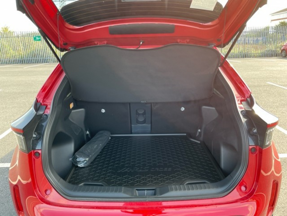 2024 Toyota Yaris Cross - LunaSport - 1.5 Hybrid - Automatic - 2 Free Services Included - EUR 180 Tax // Remote Central Locking // Front Electric Windows // Rear Electric Windows // Electric Mirrors // Finger Tip Stereo Cont €29,799