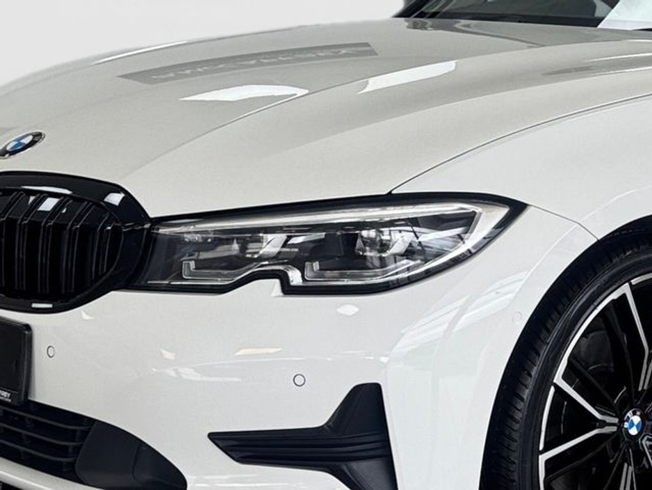 2019 BMW 3 Series - image 9