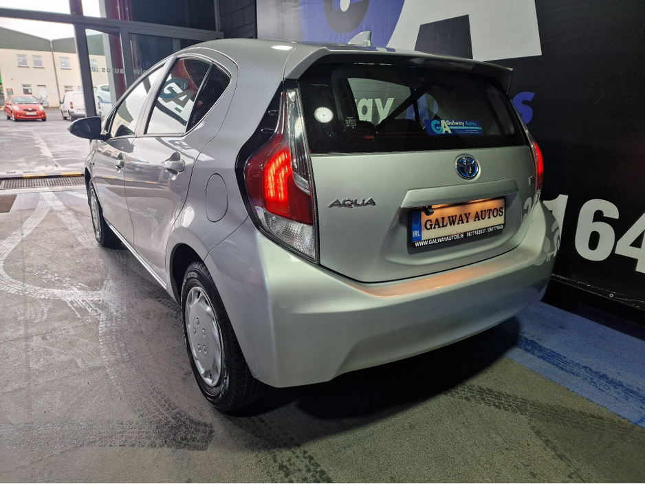 2016 Toyota Aqua - image 7