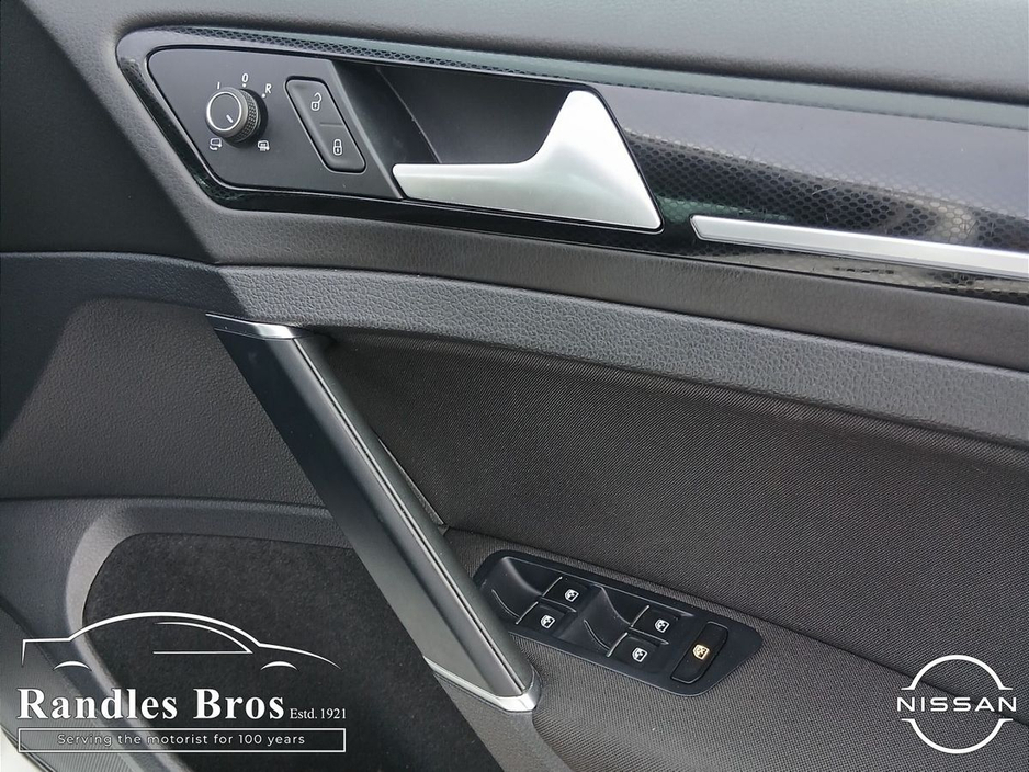 2017 Volkswagen Golf - image 23