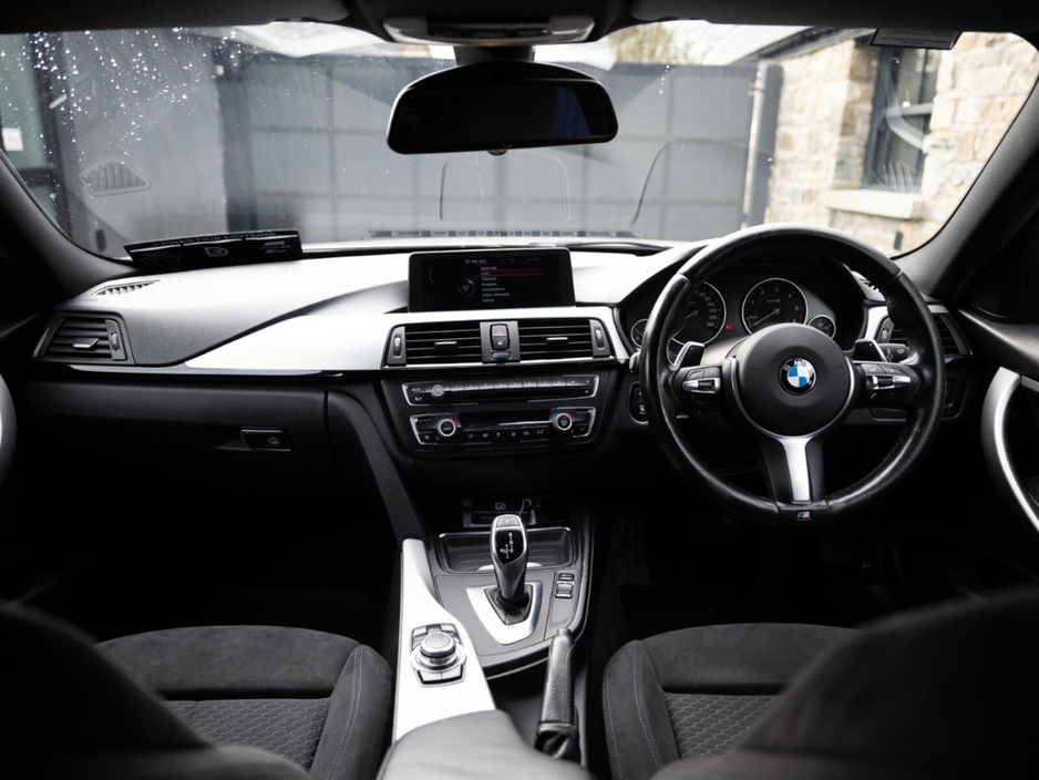 2013 BMW 3 Series - image 16