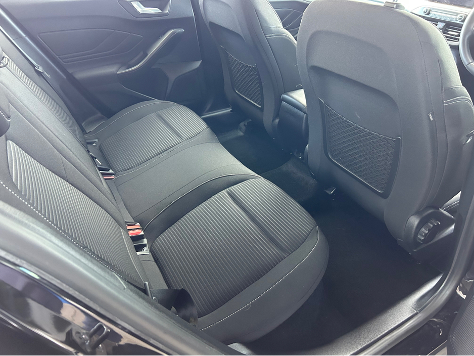 2022 Ford Focus - image 7